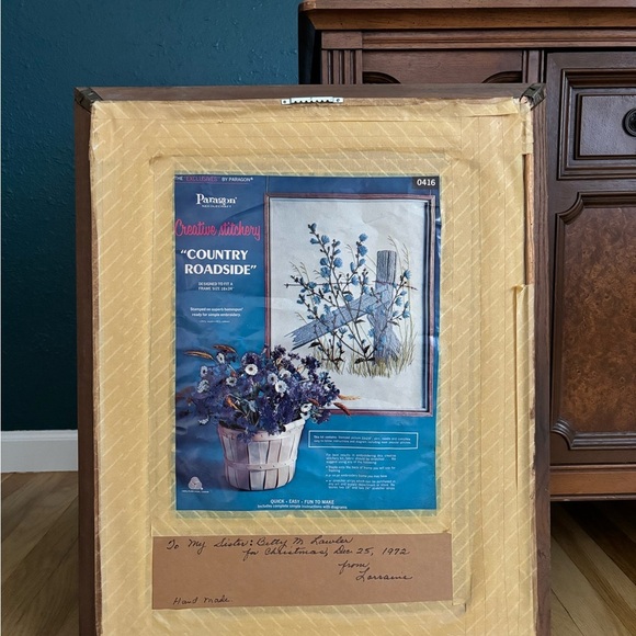 Vintage country roadside blue flowers chicory wood framed embroidered crewel - Picture 5 of 8